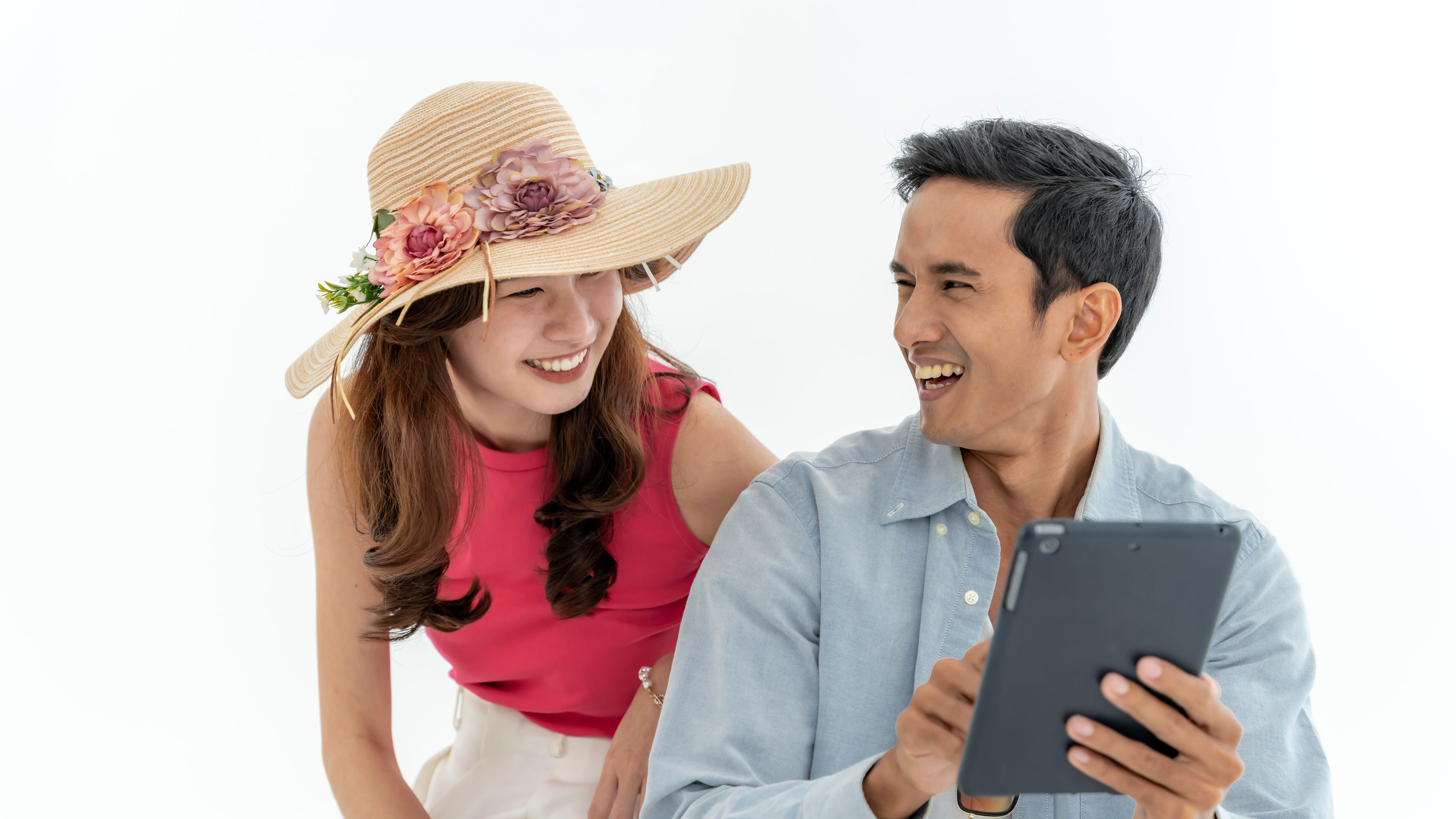 A couple with a tablet 