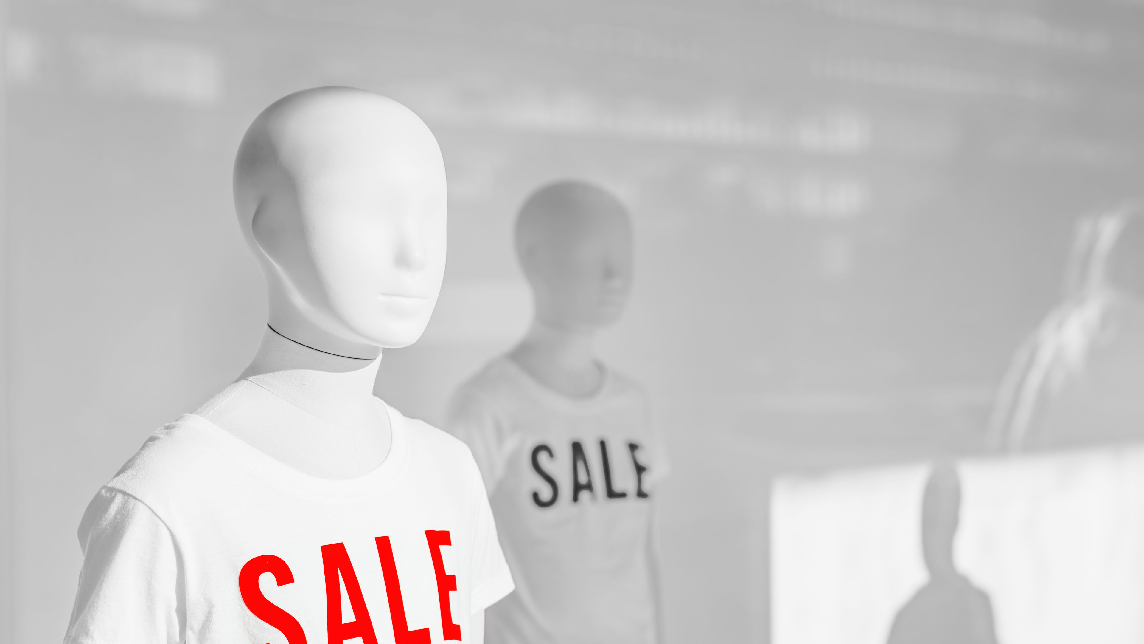 mannequin with sale t-shirts