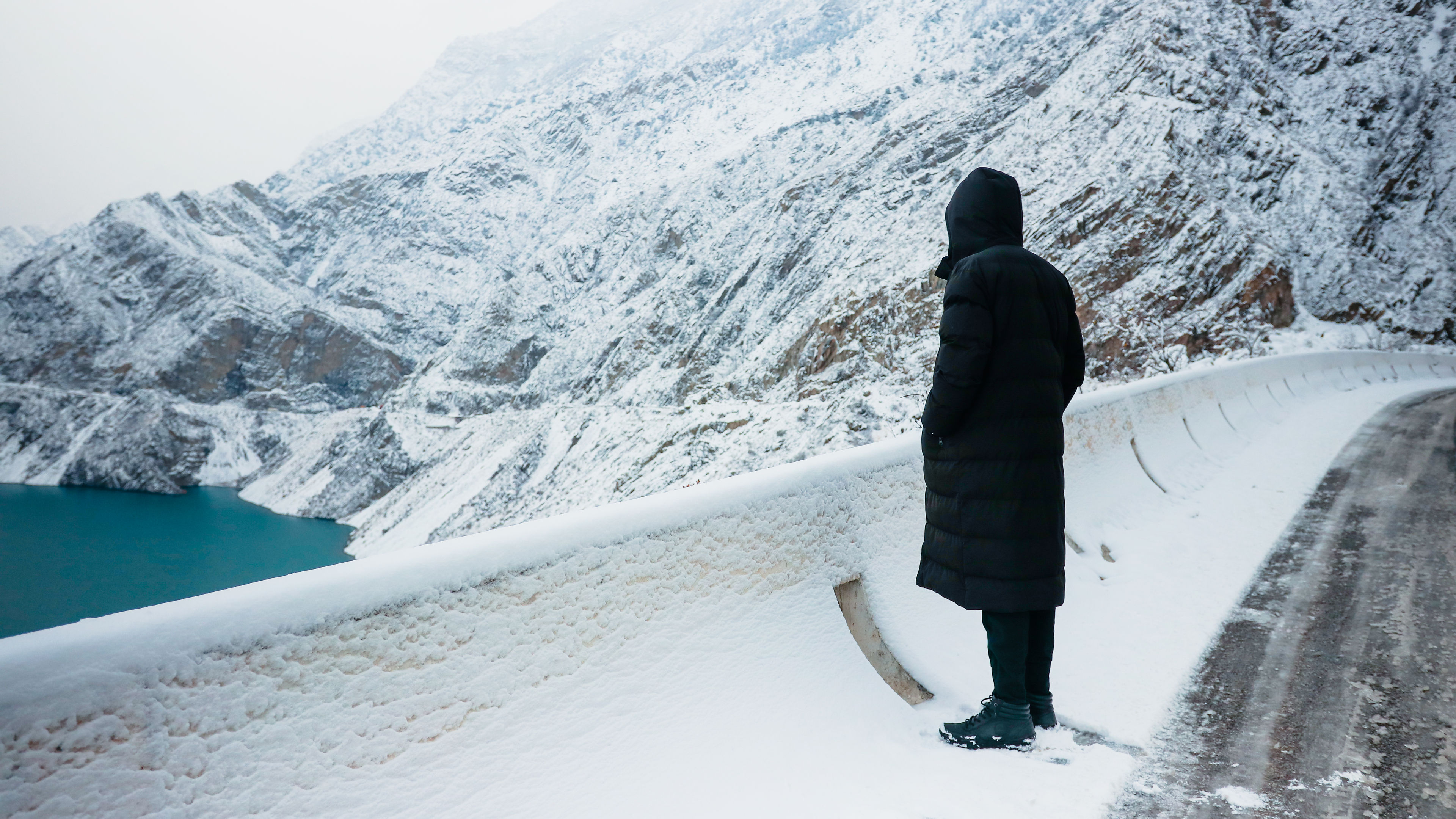 雪山碧湖 