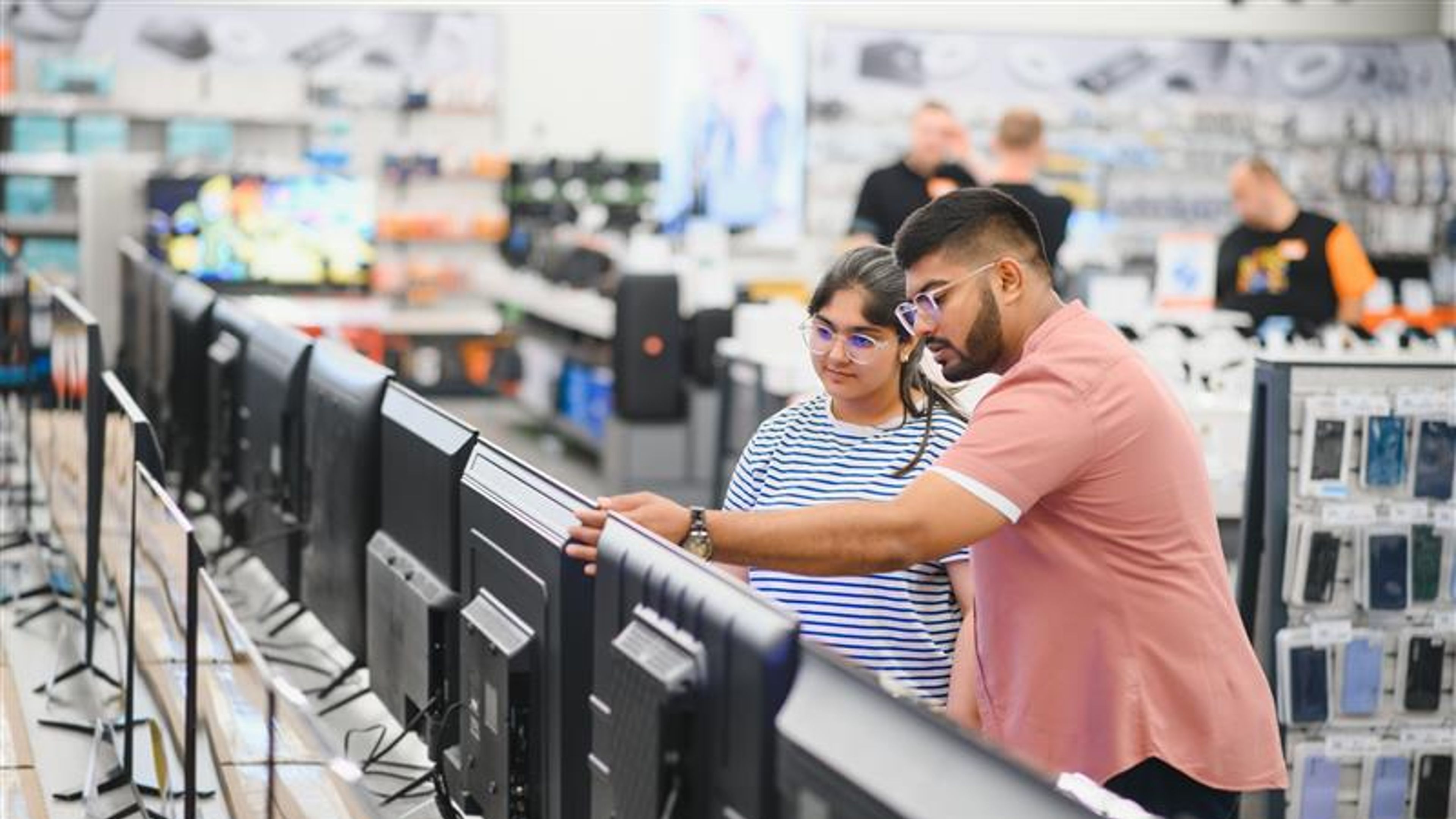 A couple shopping monitor