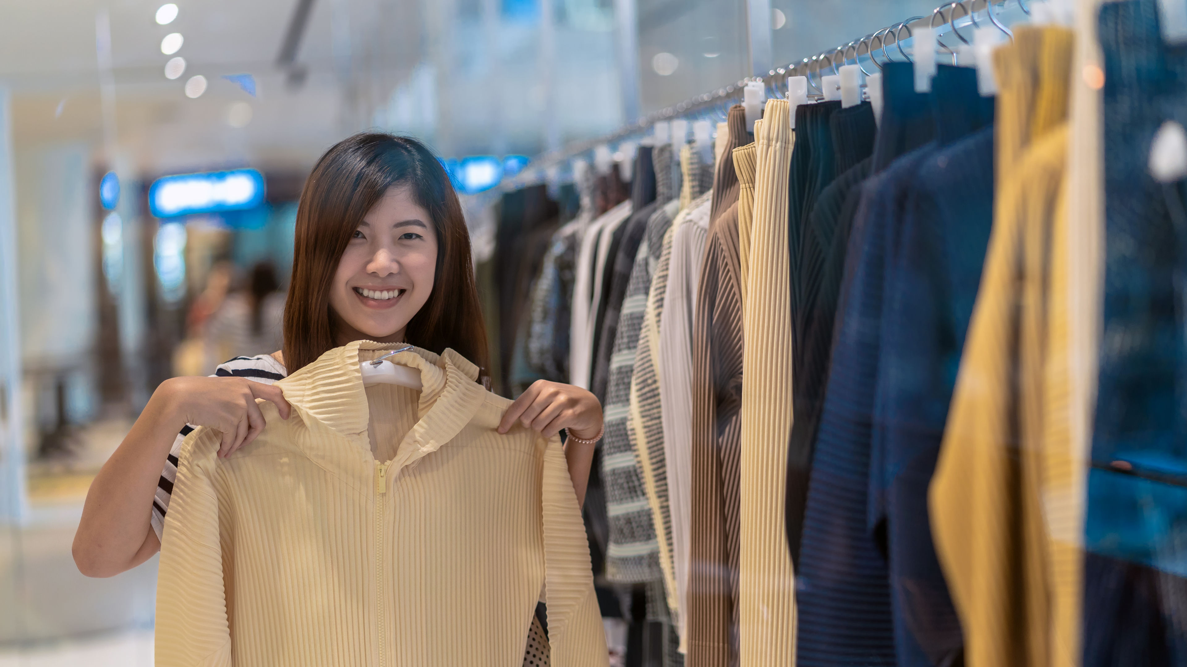 A woman with a cloth in hand shopping 
