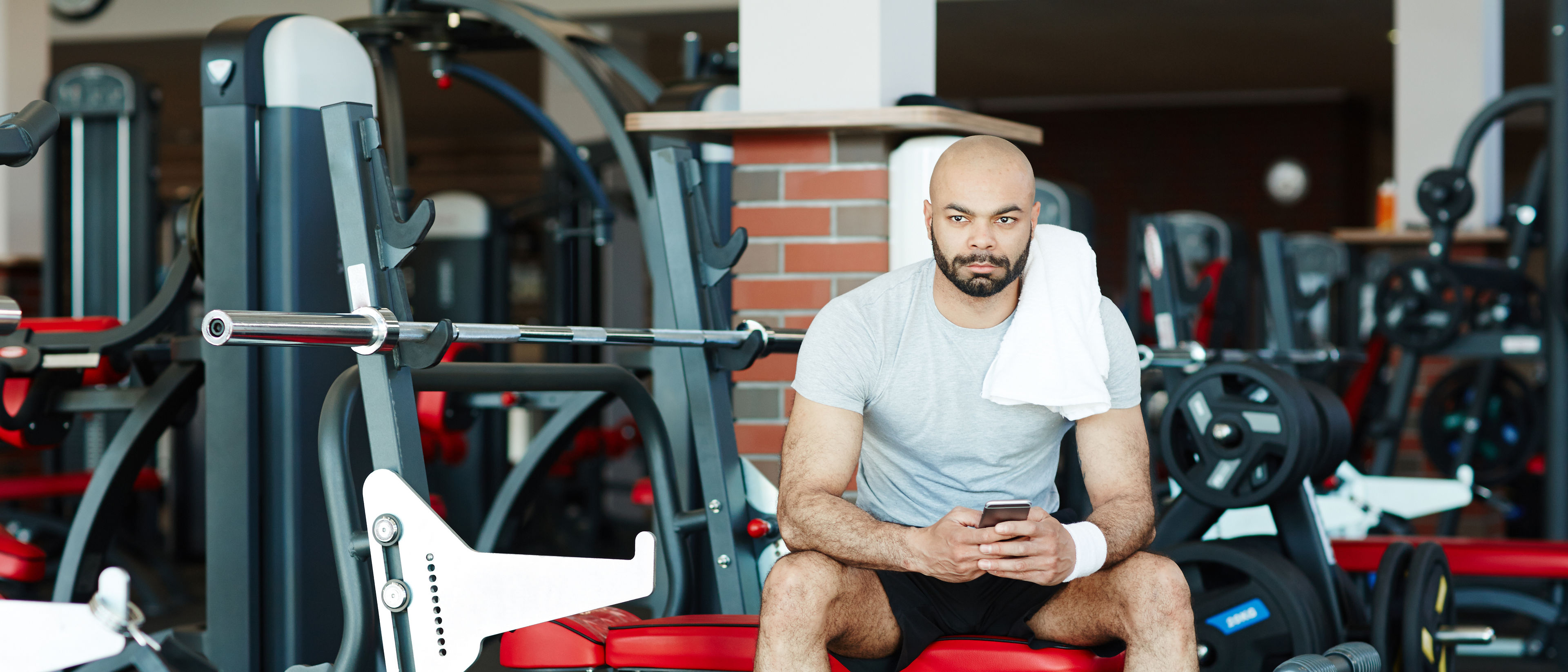 Spor salonunda sporcu