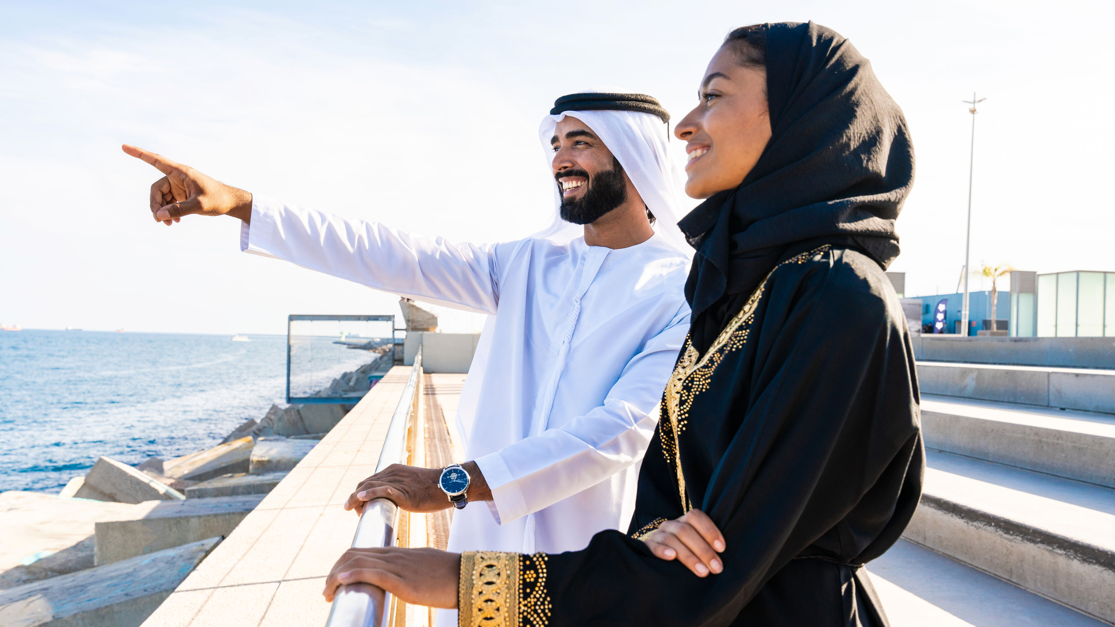 A traditional Emirati couple enjoying a romantic moment outdoors. 