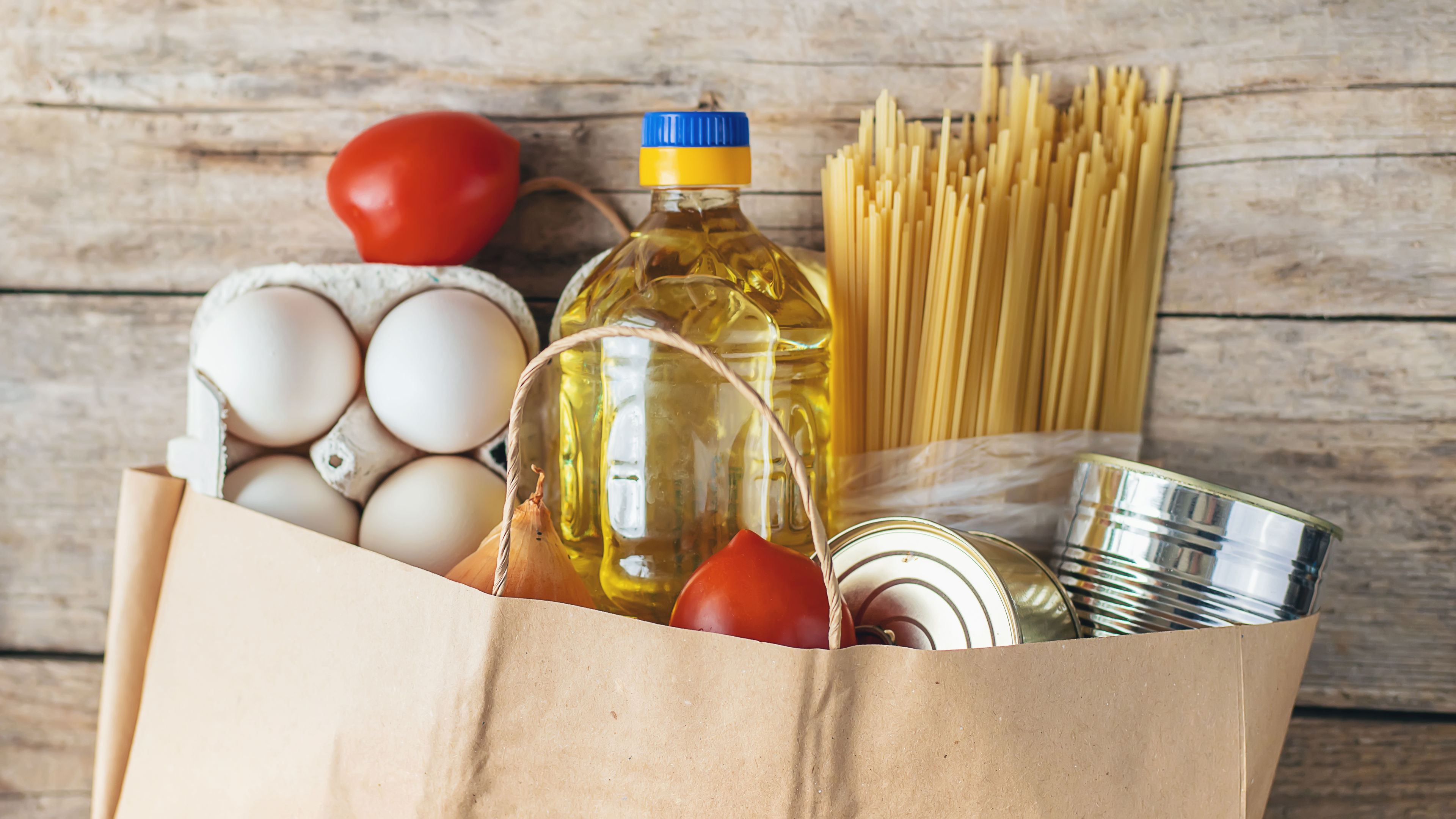 Food delivery to a home for donation and charity, with a focus on nature. 