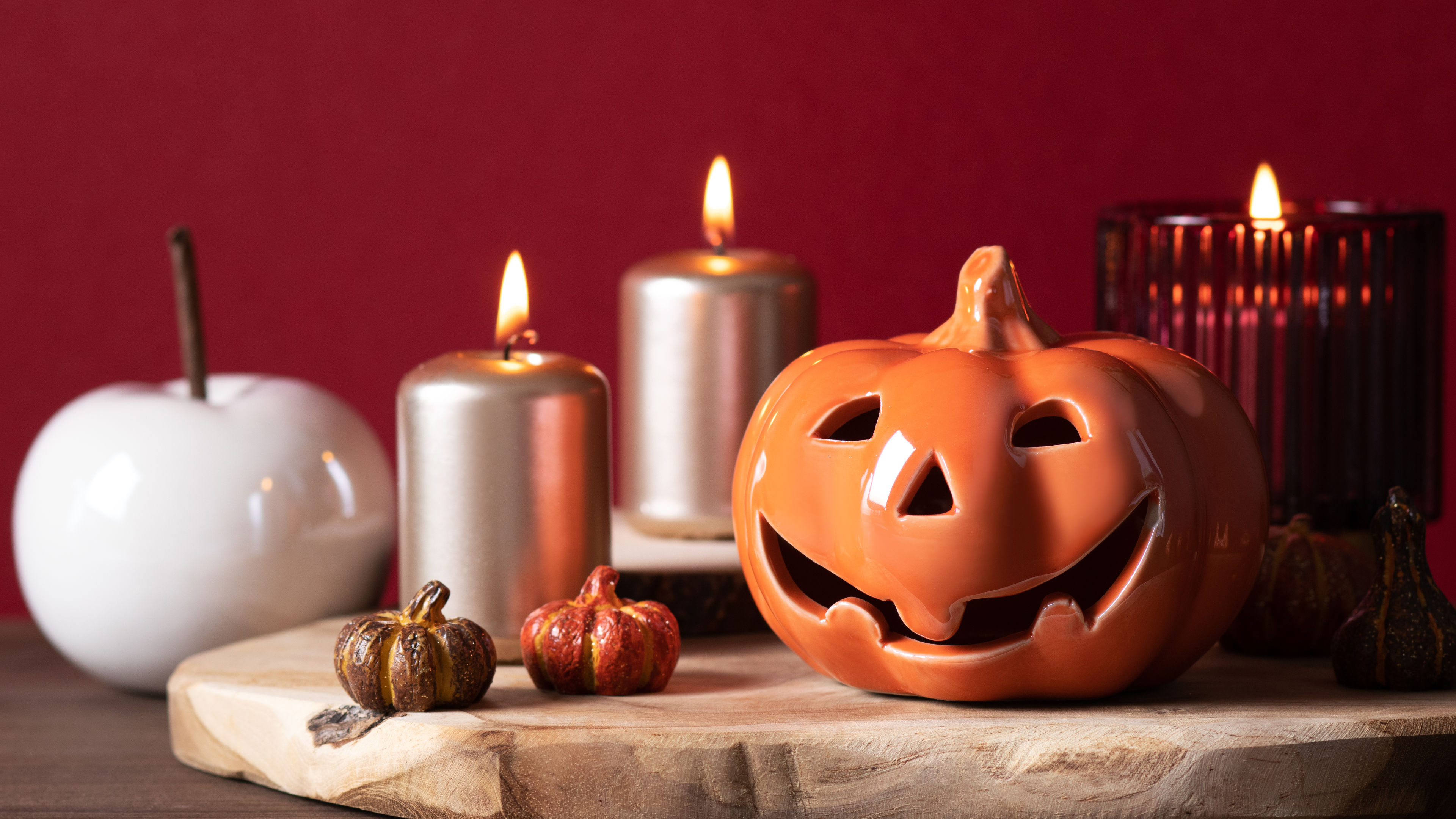 Autumn Halloween decor with ceramic pumpkins. 